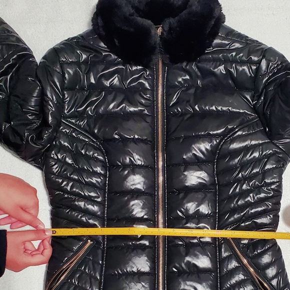 GUESS Women's Black Quilted Puffer Jacket - Picture 4 of 9